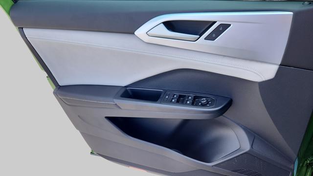 new 2025 Volkswagen Taos car