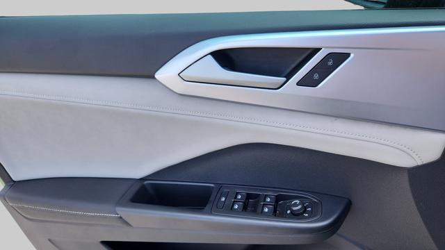 new 2025 Volkswagen Taos car