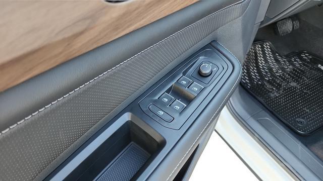 new 2026 Volkswagen Atlas car, priced at $37,343