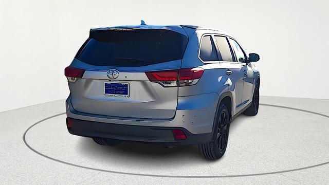 used 2019 Toyota Highlander car, priced at $26,879