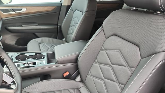new 2026 Volkswagen Atlas car, priced at $42,771