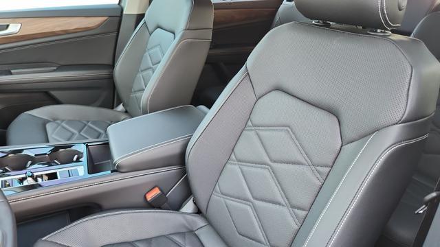 new 2026 Volkswagen Atlas car, priced at $43,208