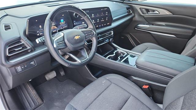 used 2024 Chevrolet Traverse car, priced at $32,994