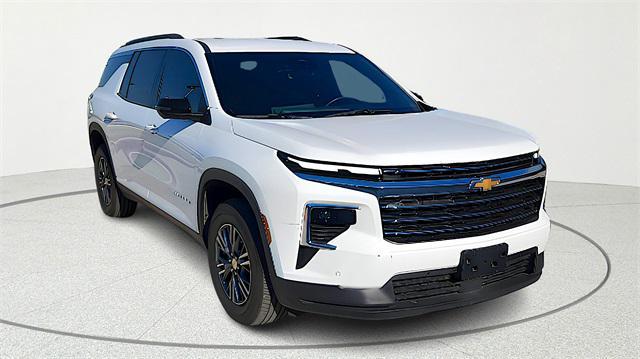 used 2024 Chevrolet Traverse car, priced at $32,994