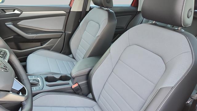 new 2025 Volkswagen Jetta car, priced at $27,557