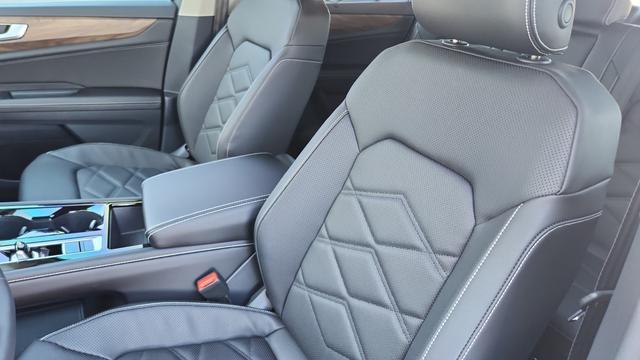 new 2026 Volkswagen Atlas car, priced at $43,122