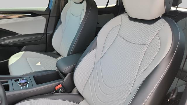 new 2025 Volkswagen Tiguan car, priced at $35,558