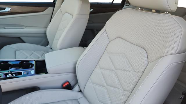 new 2026 Volkswagen Atlas car, priced at $43,283