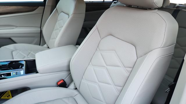 new 2026 Volkswagen Atlas car, priced at $42,685