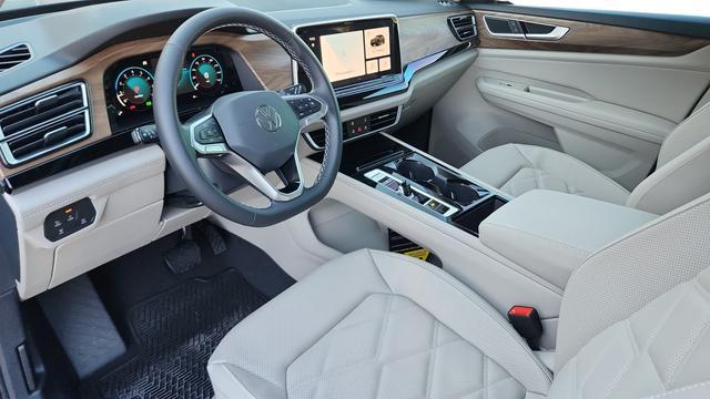 new 2026 Volkswagen Atlas car, priced at $42,685