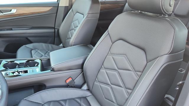 new 2026 Volkswagen Atlas car, priced at $43,720