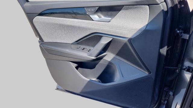 new 2025 Volkswagen Tiguan car, priced at $28,015