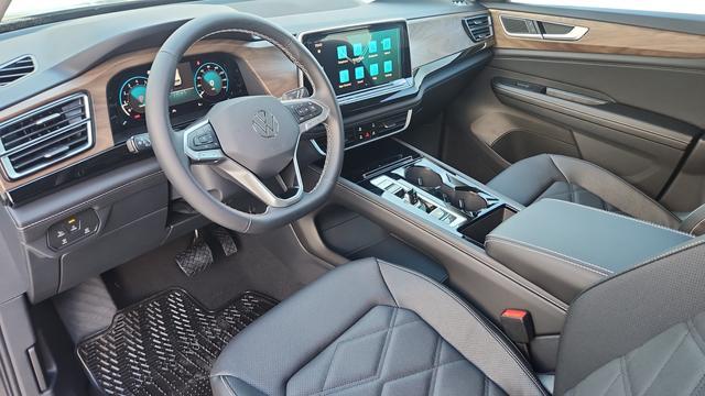 new 2026 Volkswagen Atlas car, priced at $43,283