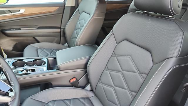 new 2026 Volkswagen Atlas car, priced at $43,122