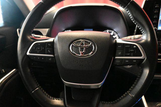 used 2022 Toyota Highlander car, priced at $28,100
