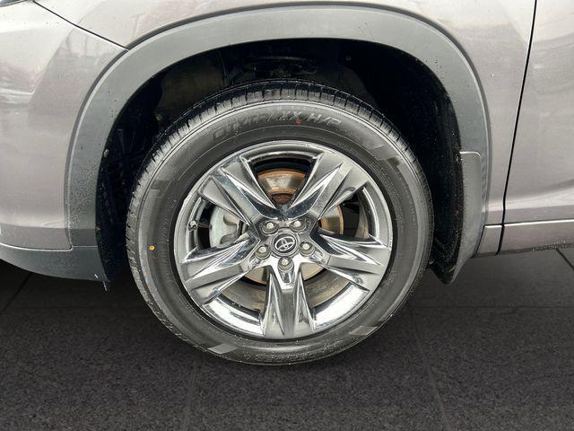 used 2017 Toyota Highlander car, priced at $20,106