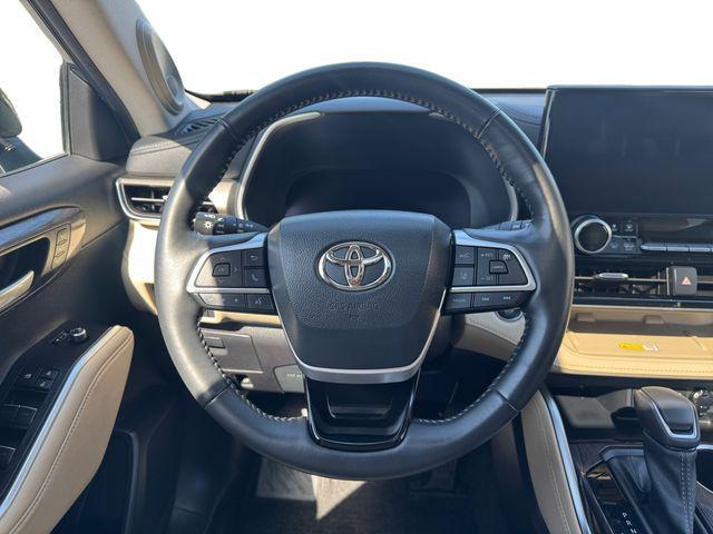 used 2023 Toyota Highlander car, priced at $41,513