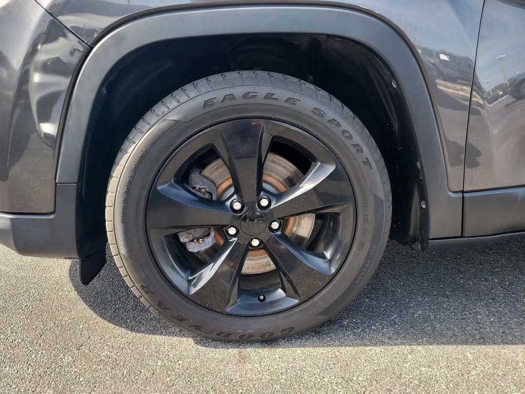 used 2020 Jeep Cherokee car, priced at $15,152