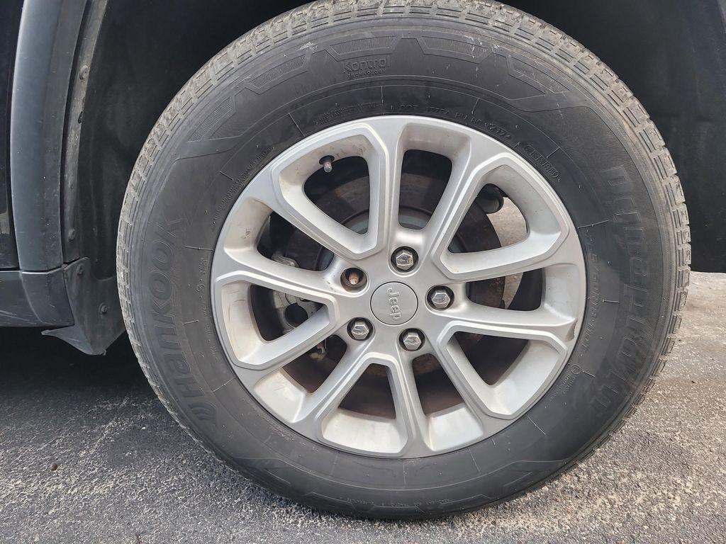 used 2021 Jeep Grand Cherokee car, priced at $17,911