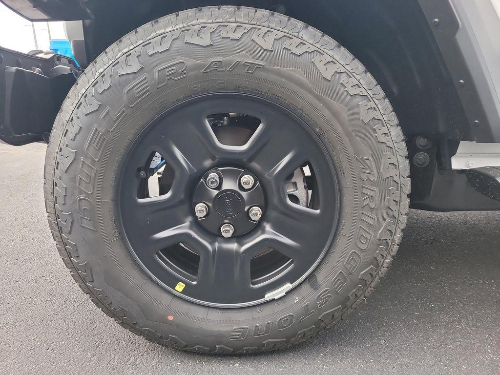 new 2026 Jeep Gladiator car, priced at $38,958
