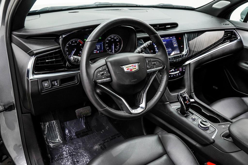 used 2025 Cadillac XT6 car, priced at $47,999