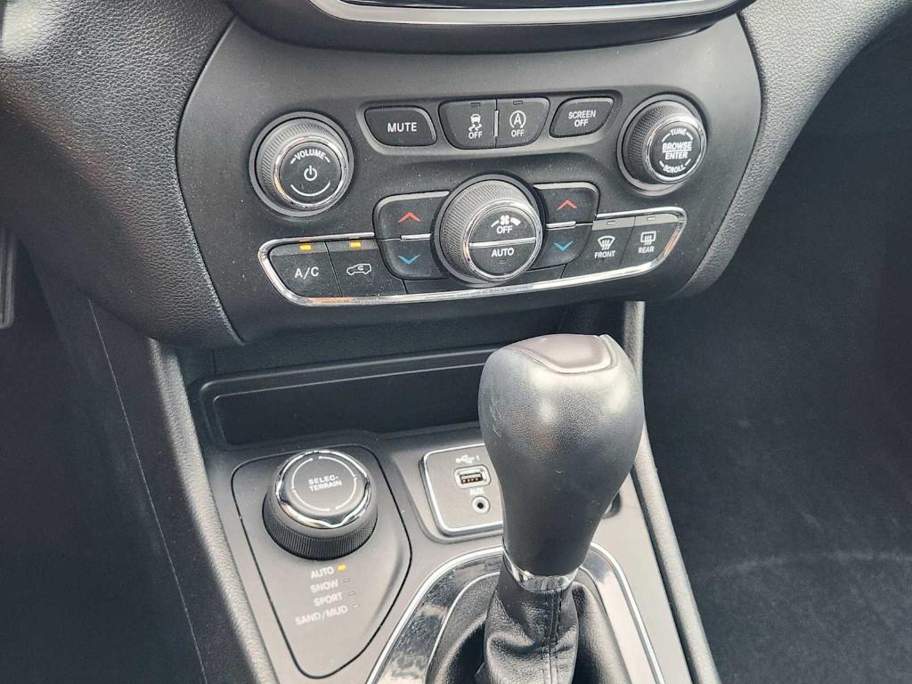 used 2020 Jeep Cherokee car, priced at $23,302