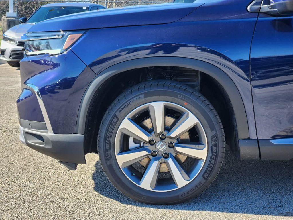 new 2025 Honda Pilot car, priced at $48,995