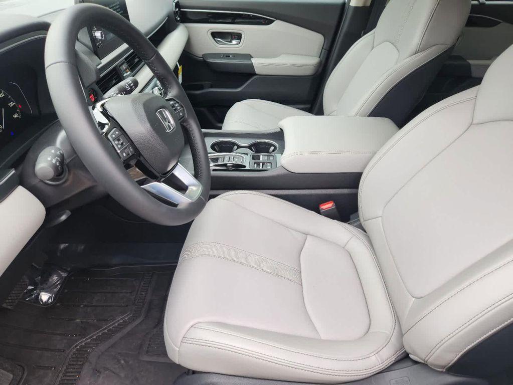 new 2025 Honda Pilot car, priced at $48,995