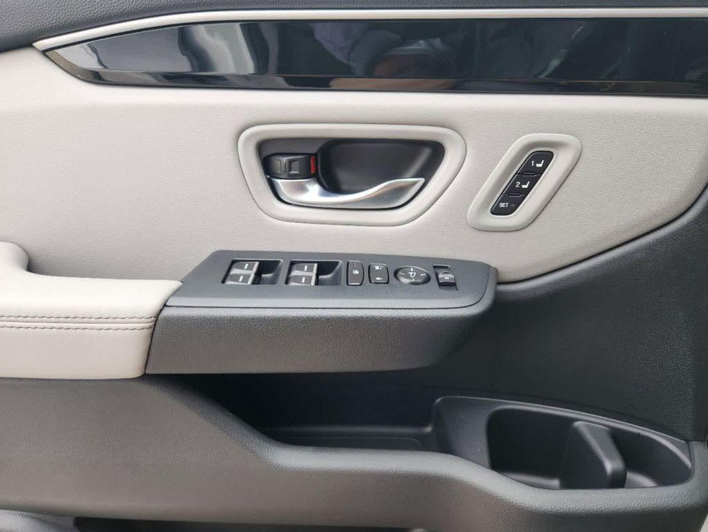 new 2025 Honda Pilot car, priced at $48,995