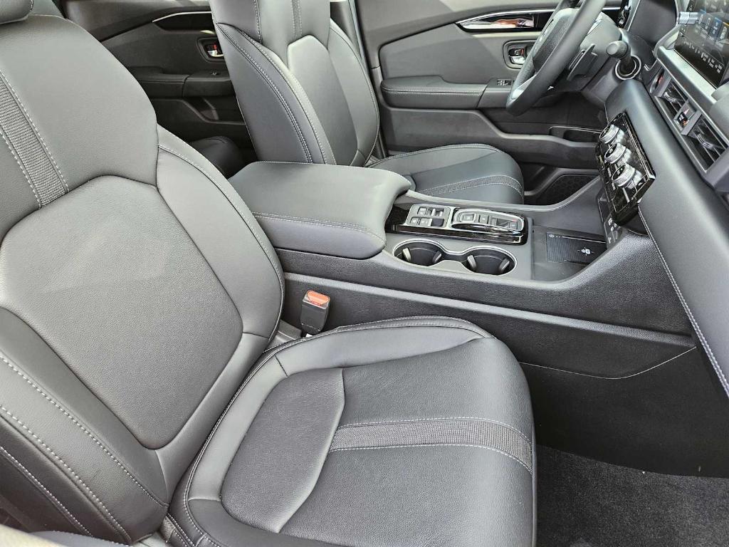 new 2025 Honda Pilot car, priced at $51,125