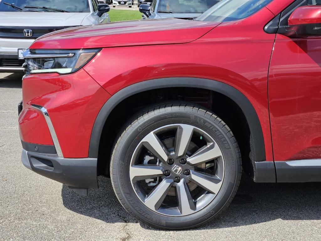 new 2025 Honda Pilot car, priced at $51,125