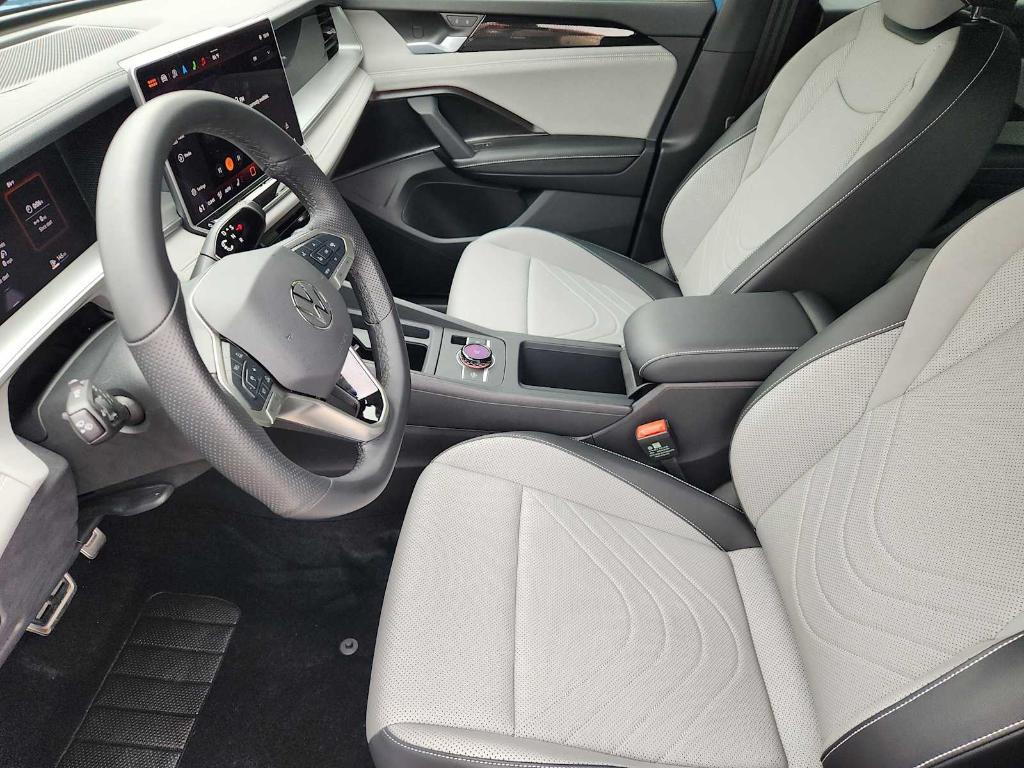 used 2025 Volkswagen Tiguan car, priced at $33,552