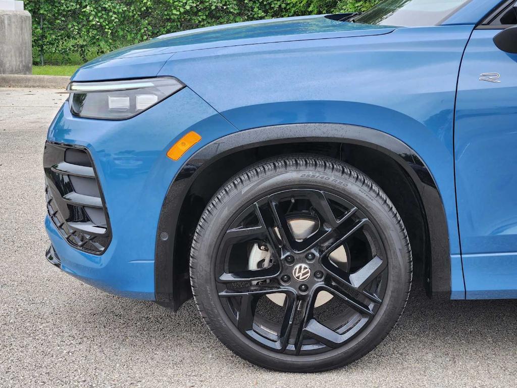 used 2025 Volkswagen Tiguan car, priced at $33,552