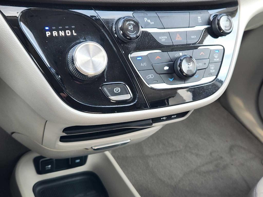 used 2017 Chrysler Pacifica car, priced at $10,550