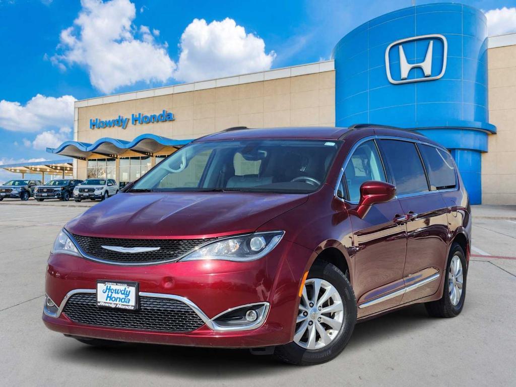 used 2017 Chrysler Pacifica car, priced at $10,550