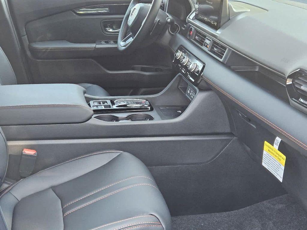 new 2025 Honda Pilot car, priced at $51,830