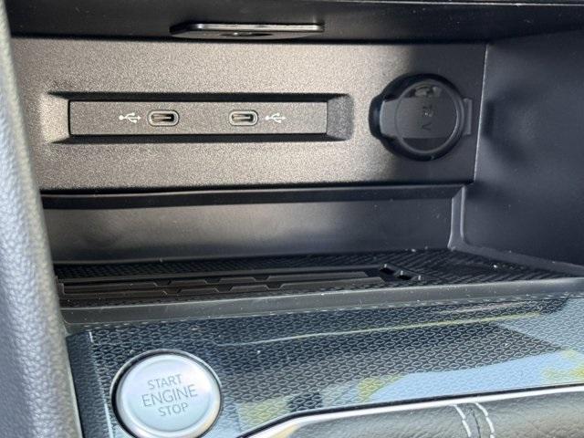 new 2025 Volkswagen Taos car