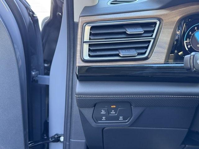 new 2026 Volkswagen Atlas car, priced at $43,617