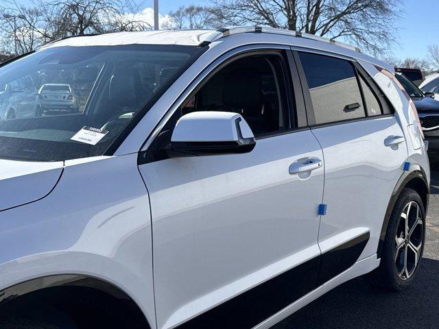 new 2025 Kia Niro car, priced at $30,990