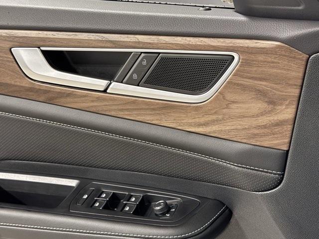 new 2026 Volkswagen Atlas car, priced at $45,287