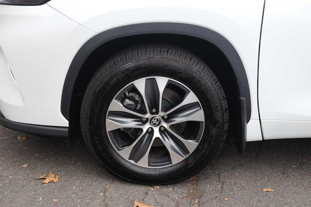 used 2022 Toyota Highlander car, priced at $34,750