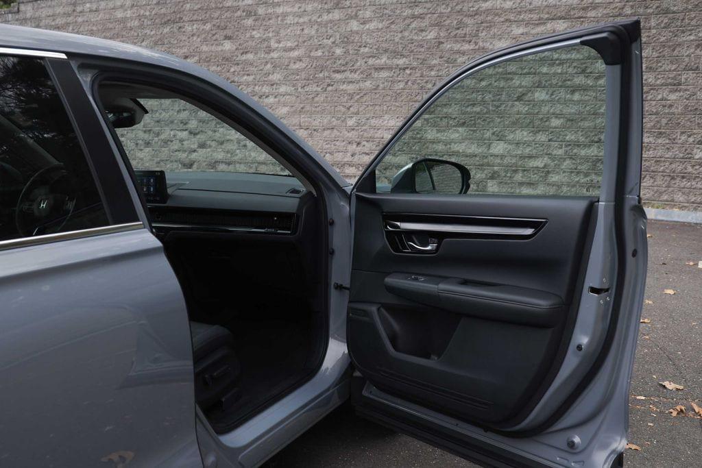 used 2024 Honda CR-V car, priced at $31,900