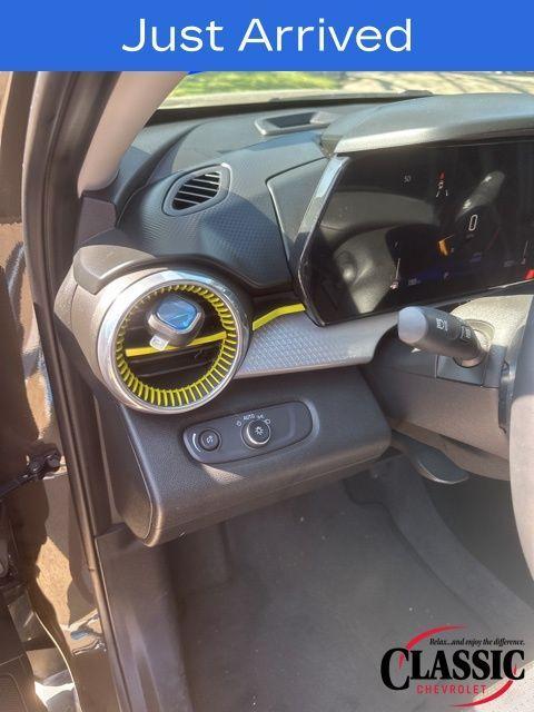 used 2024 Chevrolet Trax car, priced at $20,452