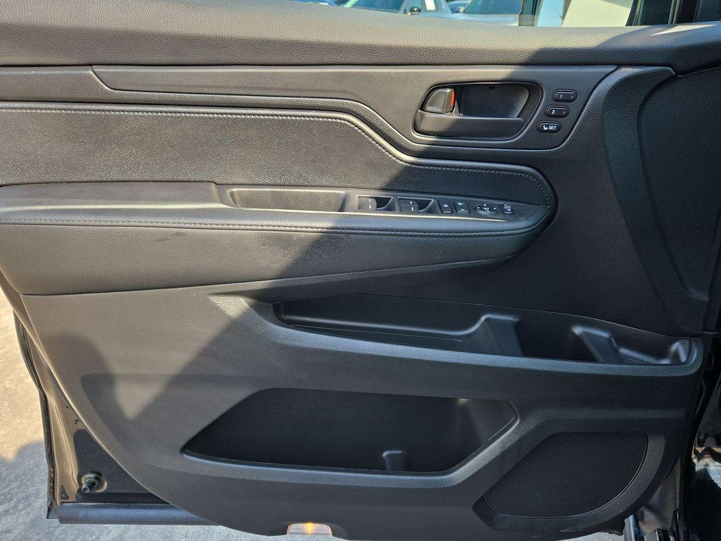 used 2025 Honda Odyssey car, priced at $35,399