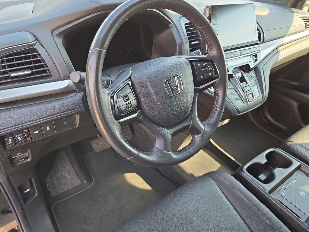 used 2025 Honda Odyssey car, priced at $35,399