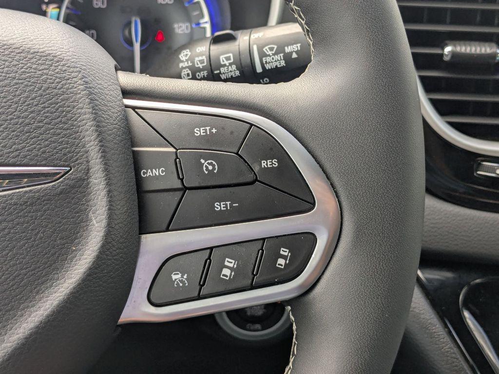 used 2025 Chrysler Pacifica car, priced at $30,149