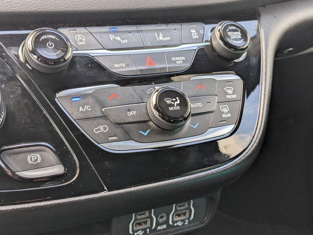 used 2025 Chrysler Pacifica car, priced at $30,149