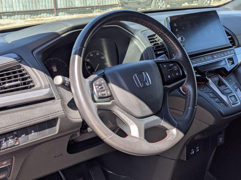 used 2025 Honda Odyssey car, priced at $35,299