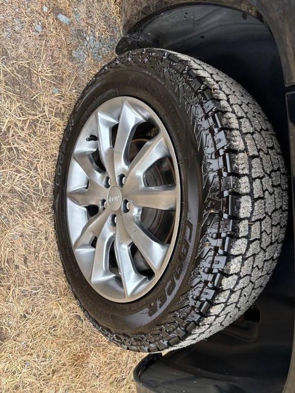 used 2018 Jeep Cherokee car, priced at $12,995