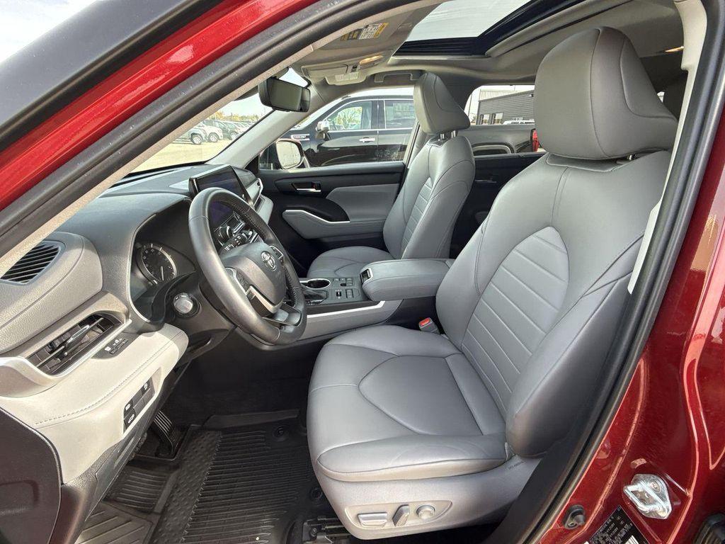 used 2024 Toyota Highlander car, priced at $41,392